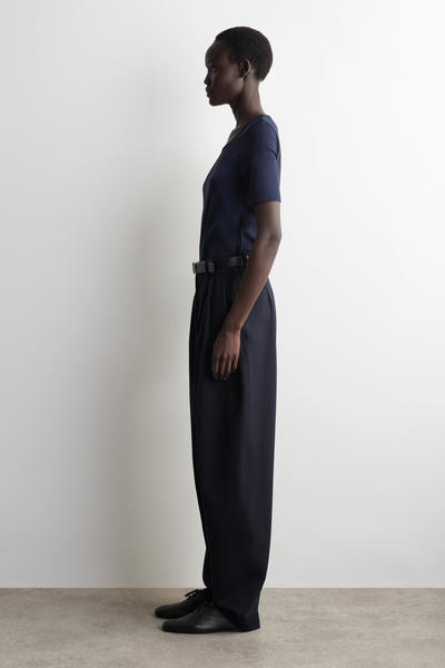 COS スリムスクープネックコットンTシャツ