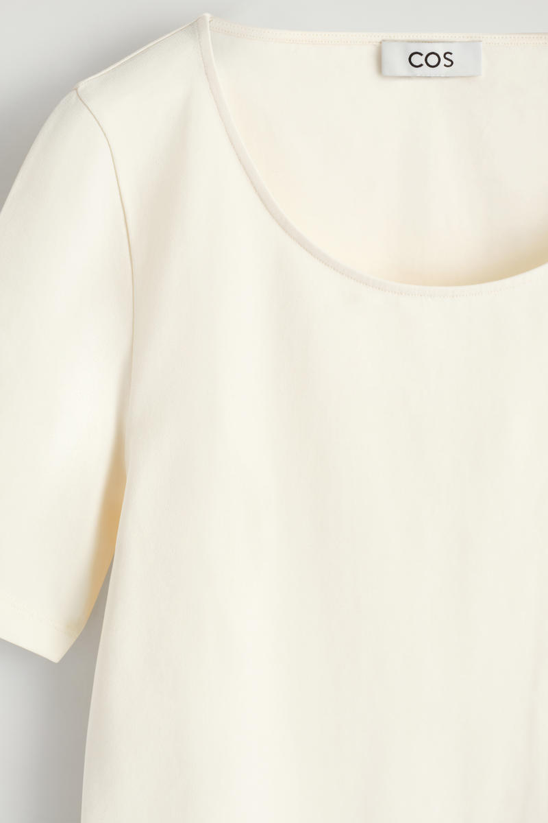 COS スリムスクープネックコットンTシャツ