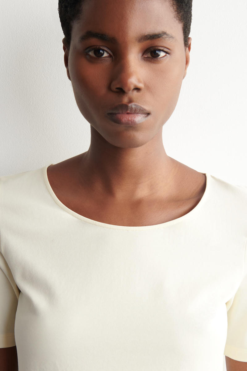 COS スリムスクープネックコットンTシャツ