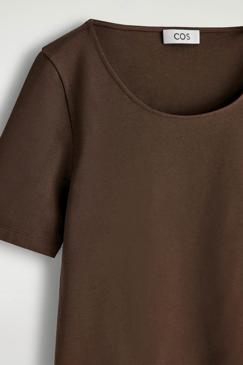 COS スリムスクープネックコットンTシャツ