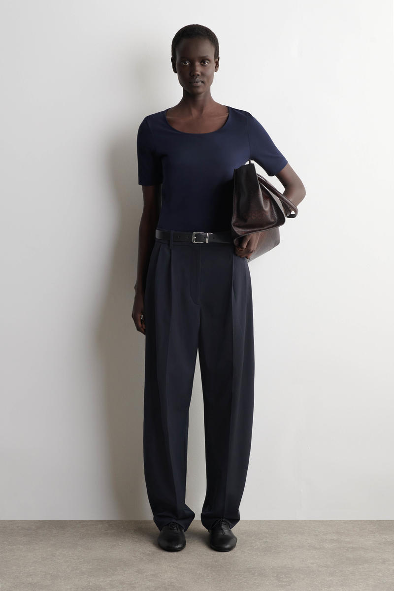 COS スリムスクープネックコットンTシャツ