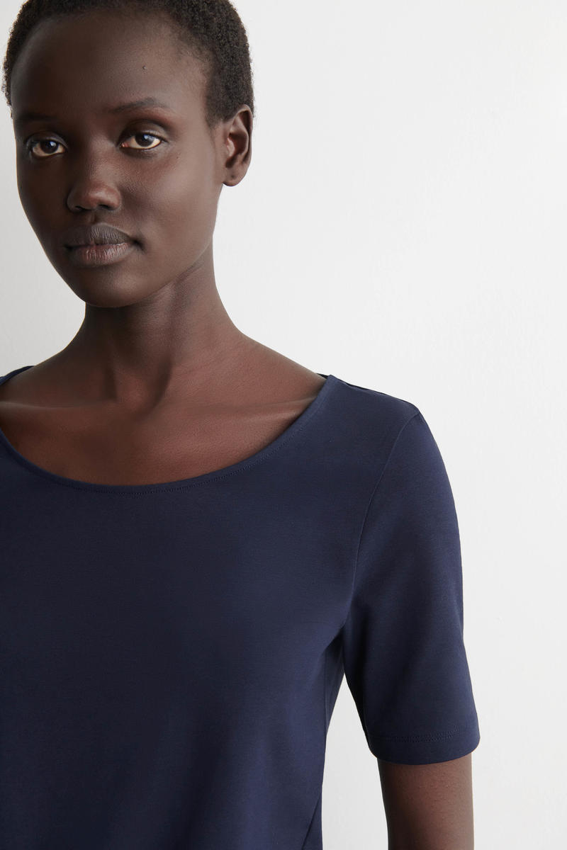 COS スリムスクープネックコットンTシャツ