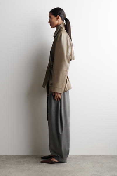 COS ファネルネック レザー ショート トレンチジャケット