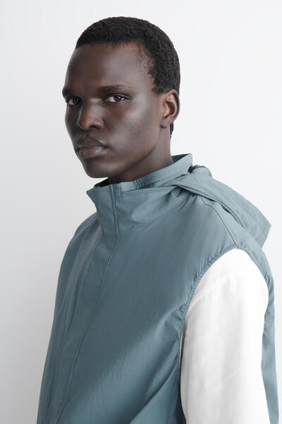 COS テクニカル撥水 ナイロンベスト