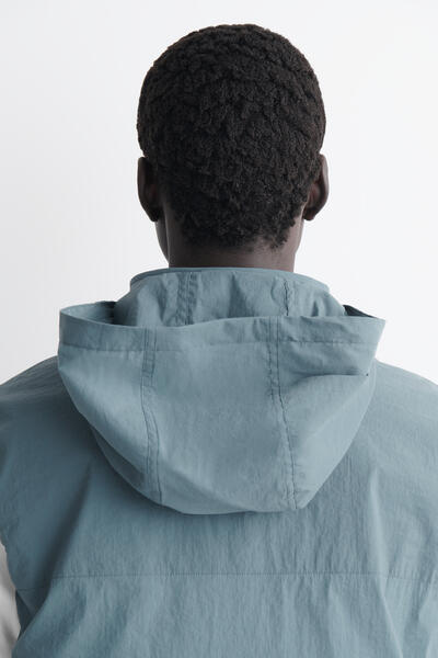 COS テクニカル撥水 ナイロンベスト