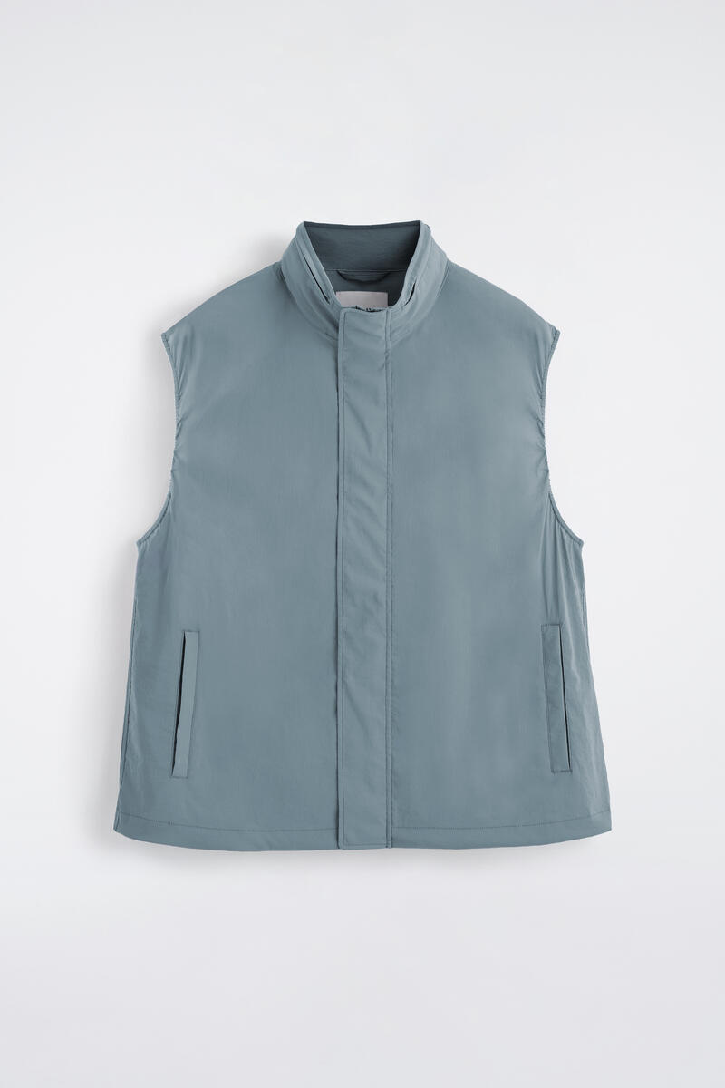 COS テクニカル撥水 ナイロンベスト