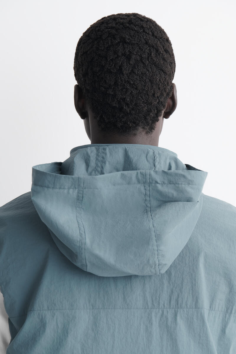 COS テクニカル撥水 ナイロンベスト