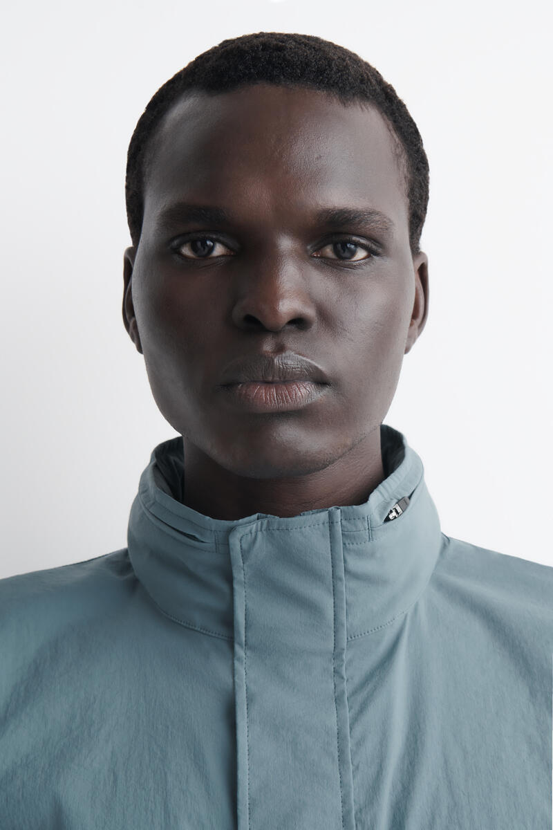 COS テクニカル撥水 ナイロンベスト