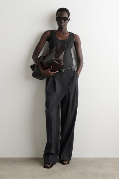 COS リネンタンクトップ