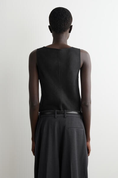 COS リネンタンクトップ