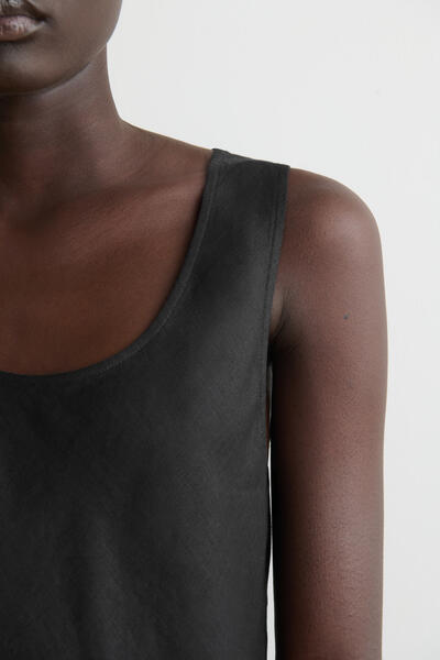 COS リネンタンクトップ