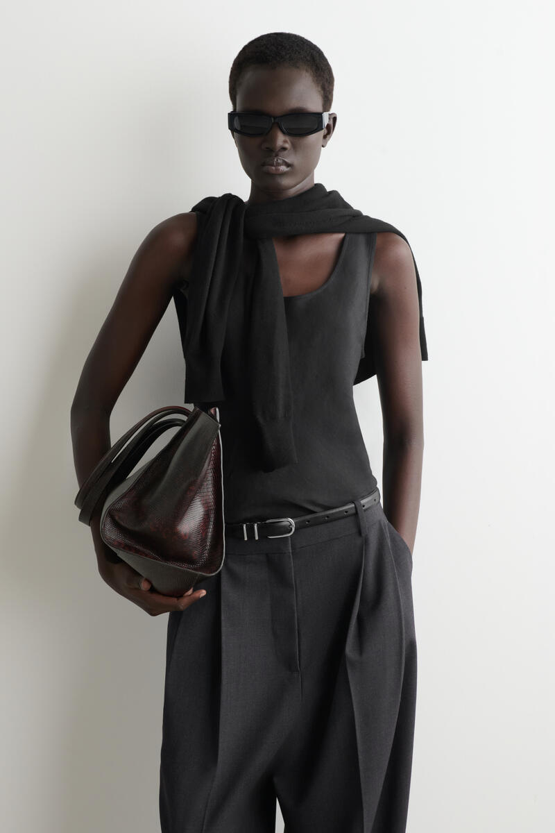 COS リネンタンクトップ