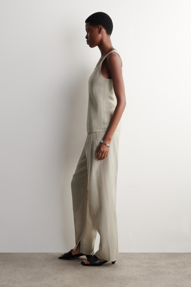 COS リネンタンクトップ