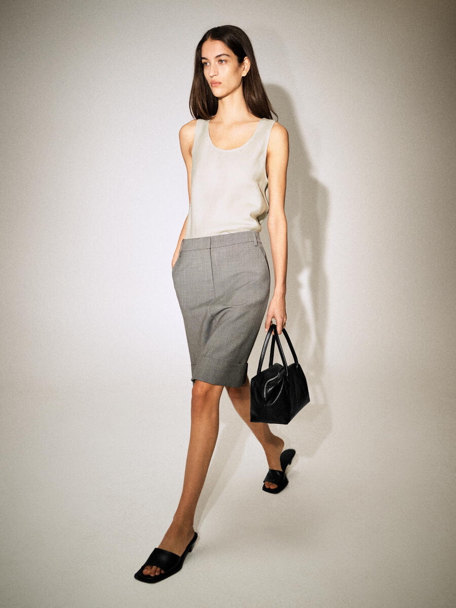 COS リネンタンクトップ