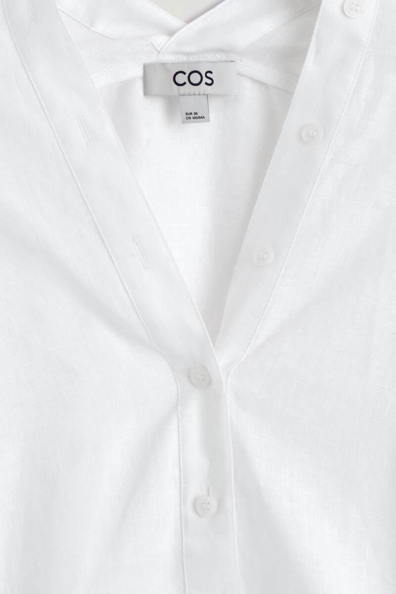 COS ボタンディテールリネンVネックシャツ