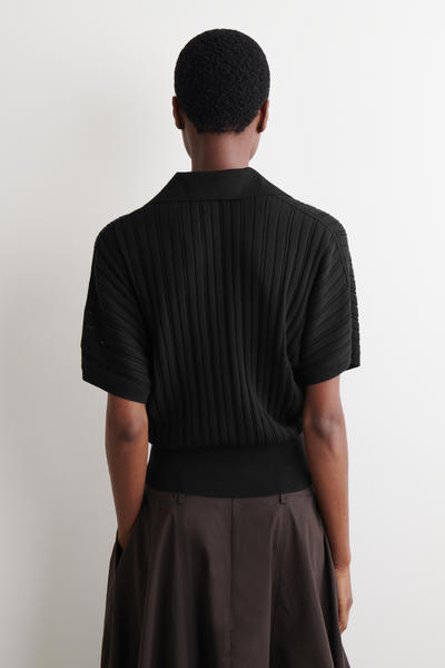 COS 透かし編みニット　コットンポロトップ