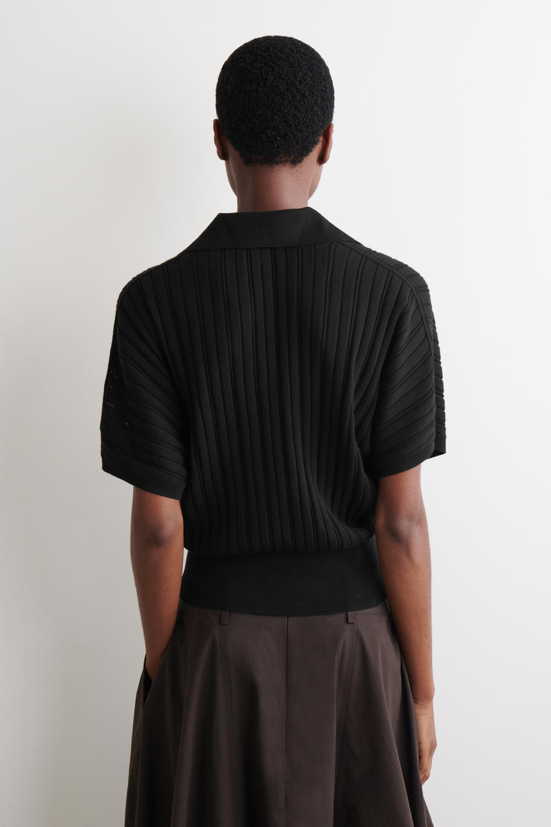 COS 透かし編みニット　コットンポロトップ