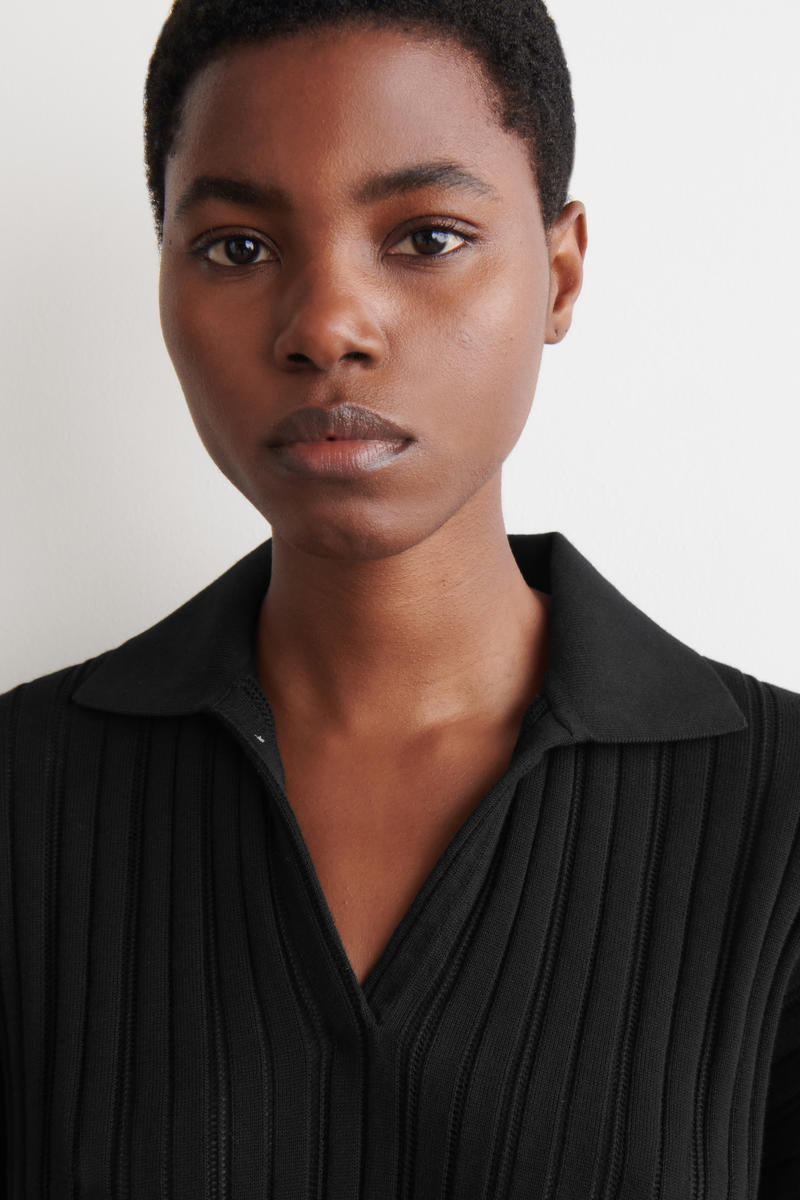 COS 透かし編みニット　コットンポロトップ