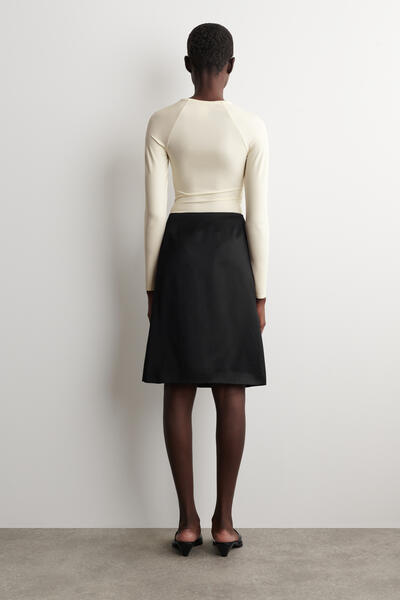 COS インターロックジャージーロングスリーブトップ