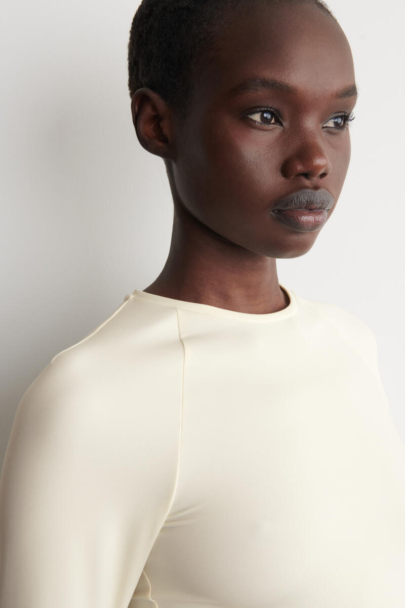 COS インターロックジャージーロングスリーブトップ