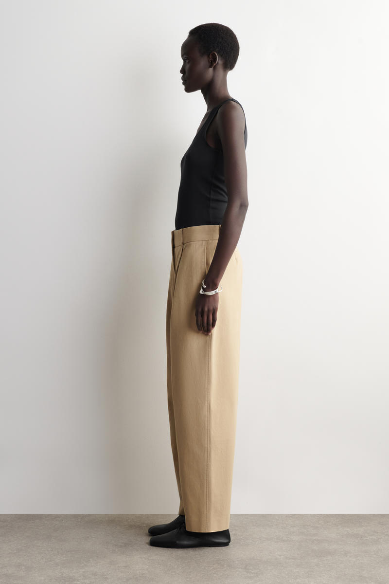 COS サテントリム　コットンジャージータンクトップ