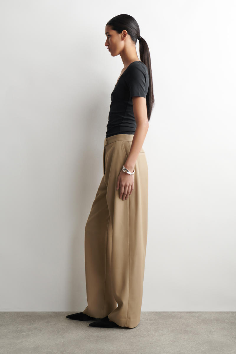 COS サテントリム　コットンジャージーTシャツ