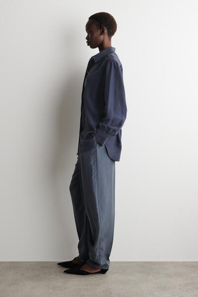 COS ギャザー入り シワ加工シルクシャツ
