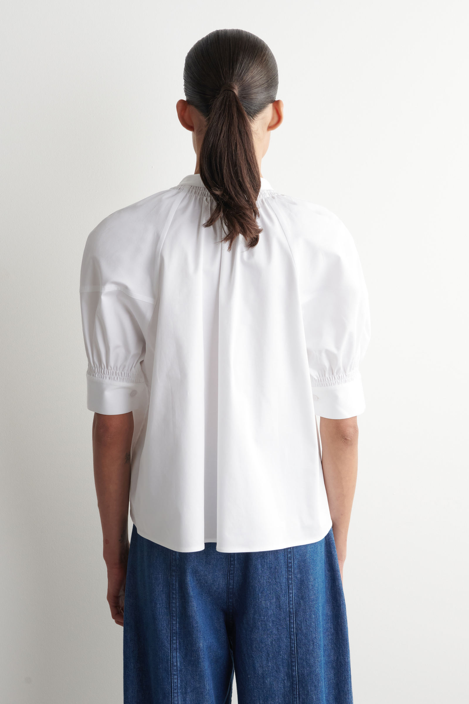 SMOCKED PUFF-SLEEVE BLOUSE スモックパフスリーブブラウス ホワイト 