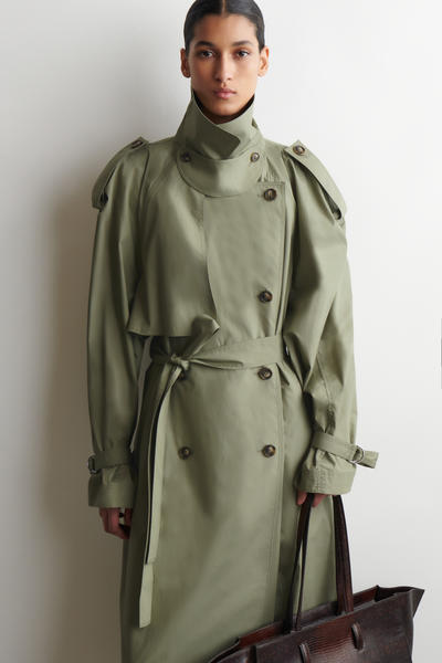 COS ファンネルネック綿トレンチコート