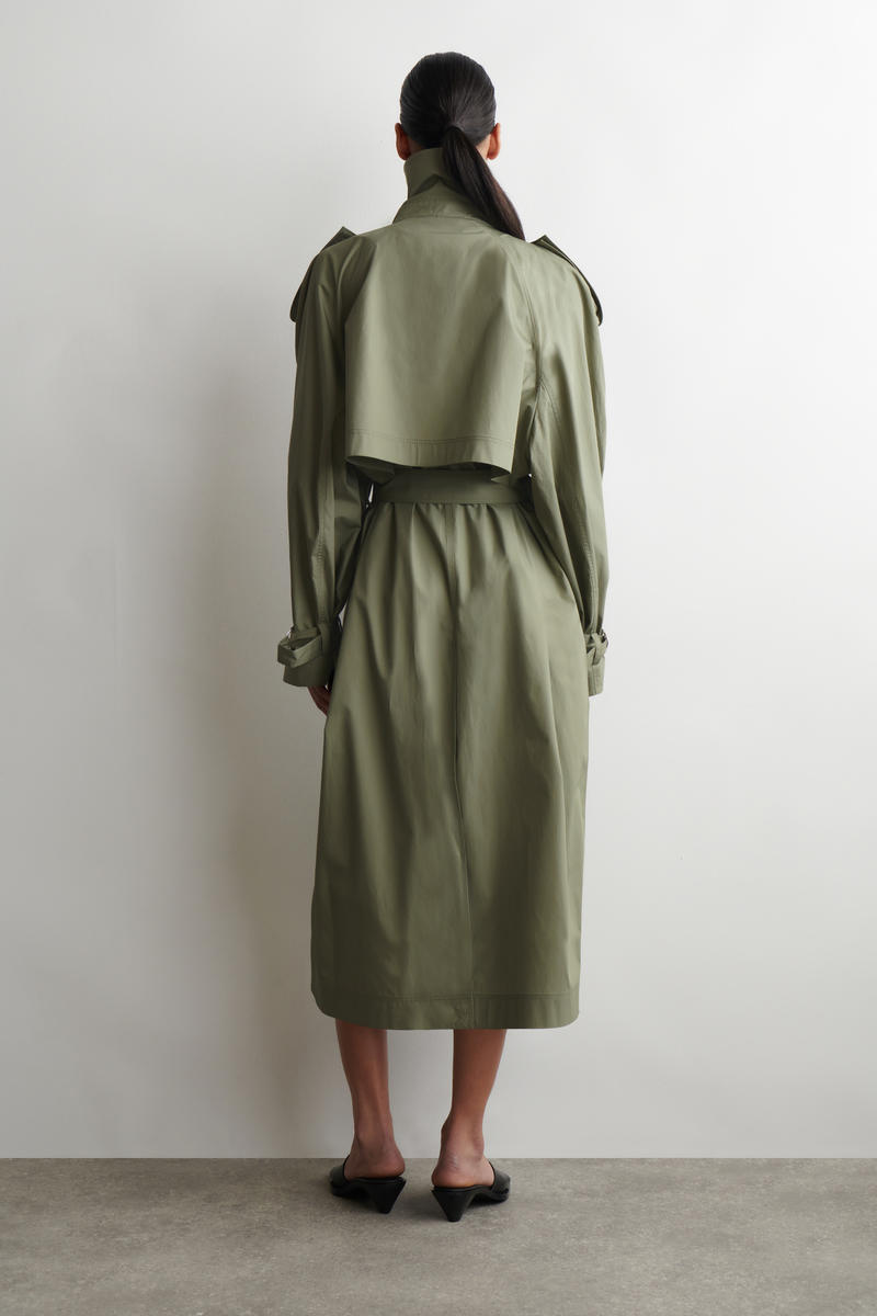 COS ファンネルネック綿トレンチコート