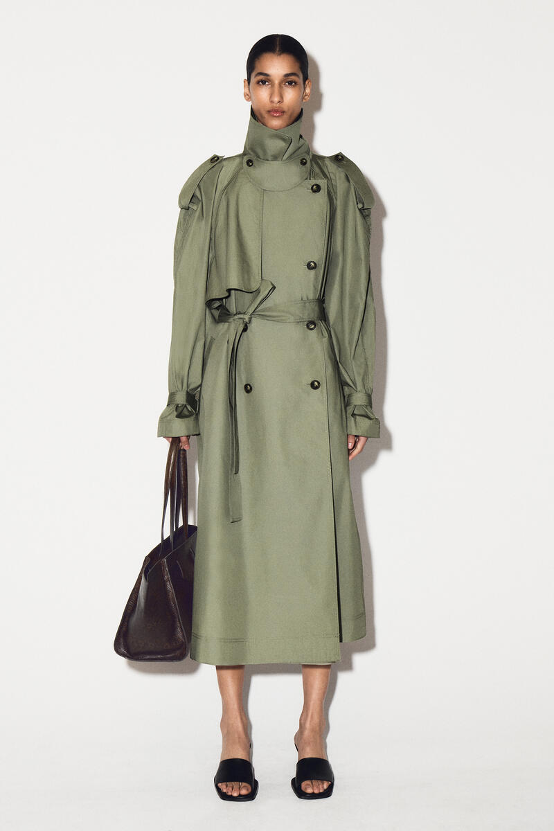 COS ファンネルネック綿トレンチコート