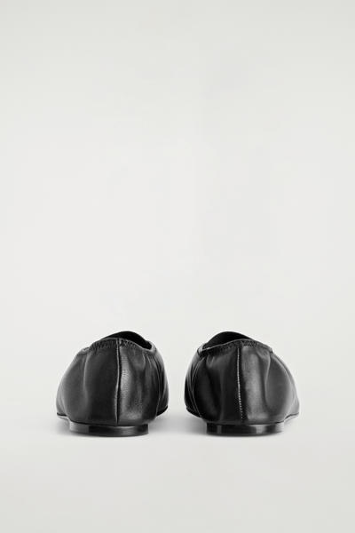 COS ソフトバレリーナパンプス