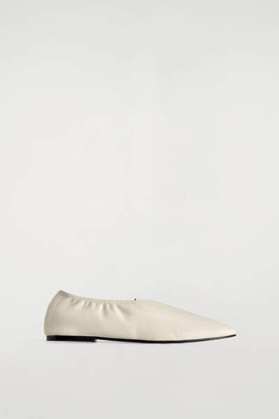 COS ソフトバレリーナパンプス