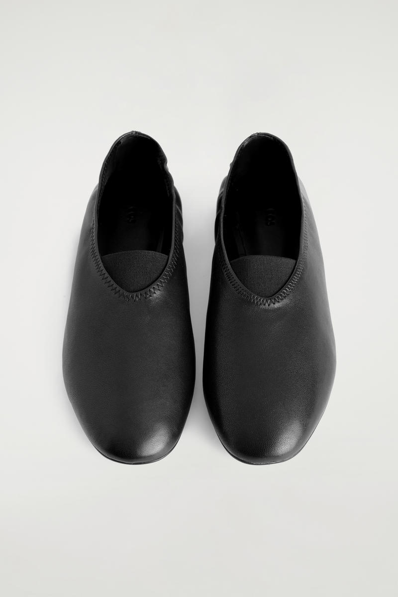 COS ソフトバレリーナパンプス