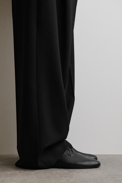 COS ソフトレザーブローグ