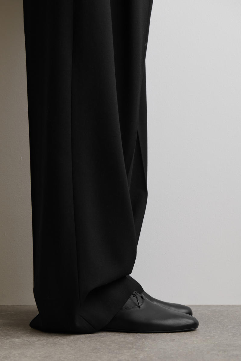 COS ソフトレザーブローグ