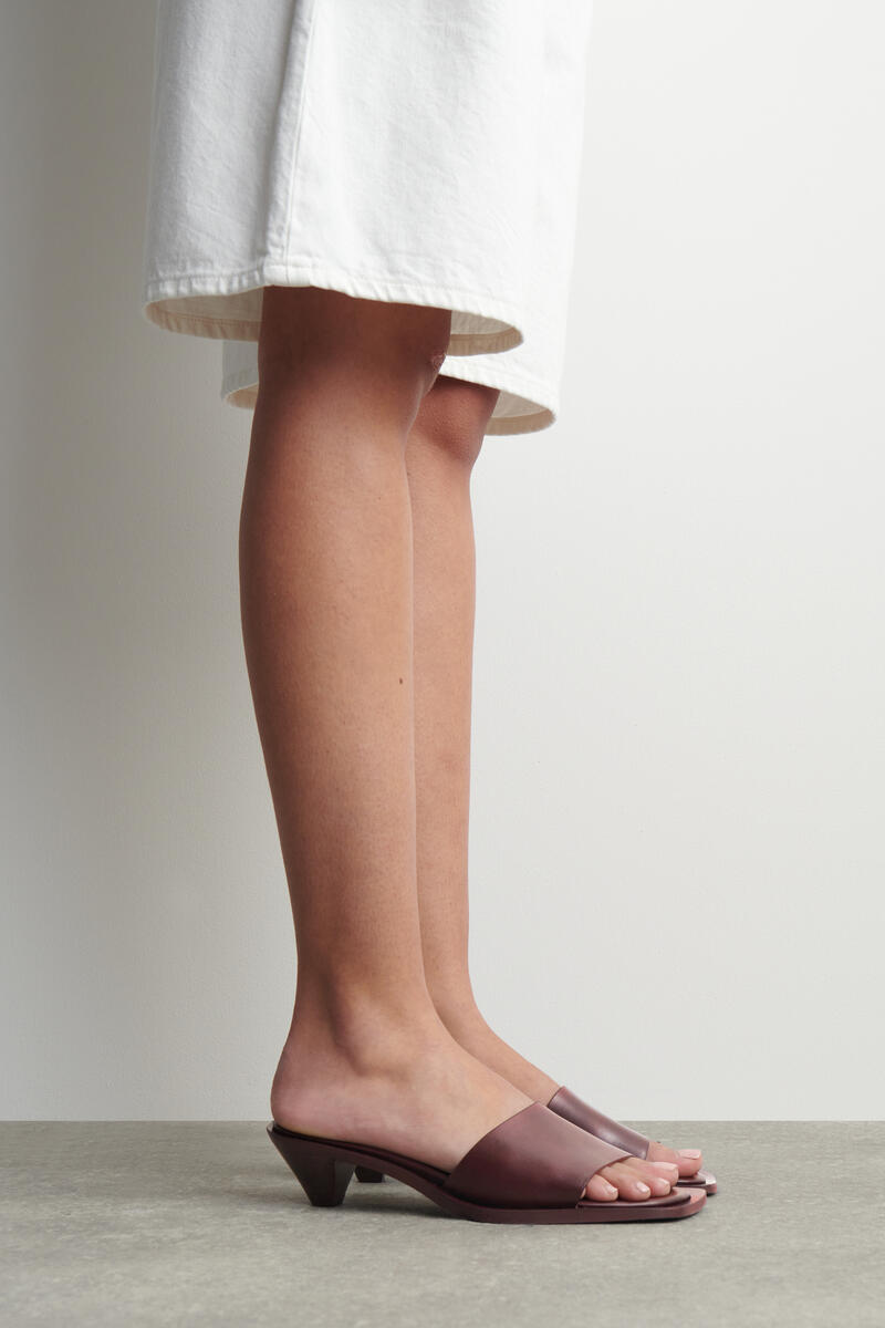 COS レザーミュール