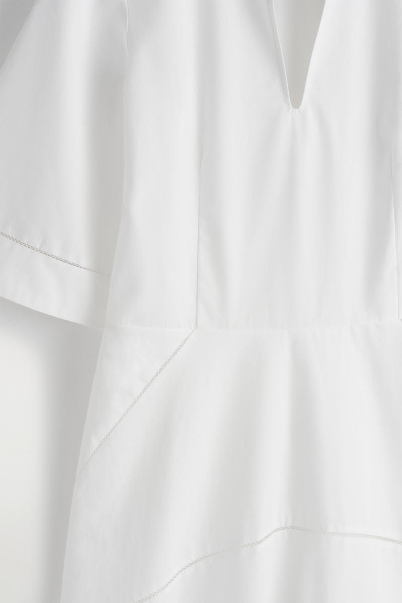 COS 刺繍入りピマ コットンミディワンピース