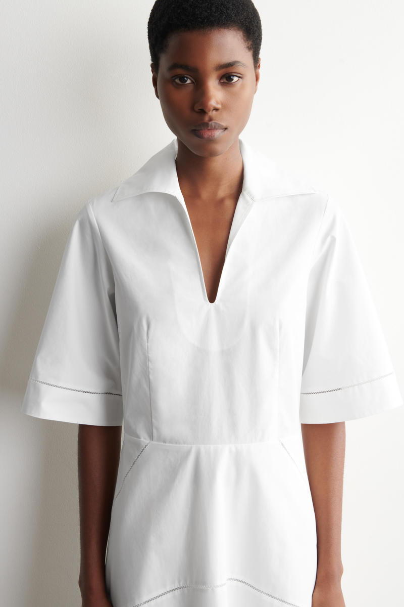 COS 刺繍入りピマ コットンミディワンピース