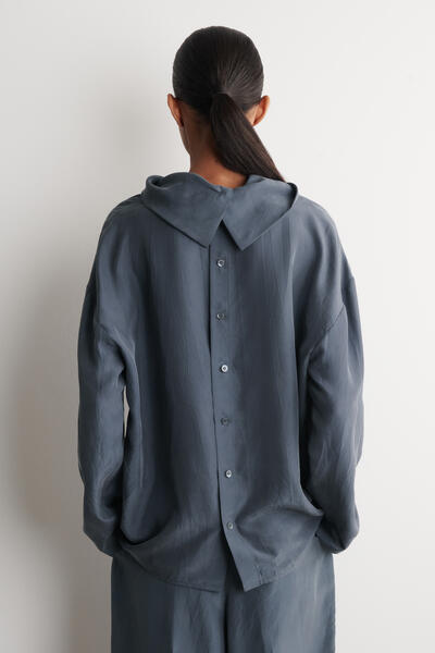 COS シワ加工シルク ファネルネックトップ