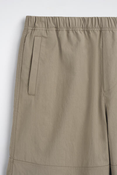 COS コットン ウエストゴム仕様 膝丈ショーツ