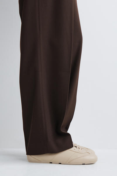 COS ミニマルレザースニーカー