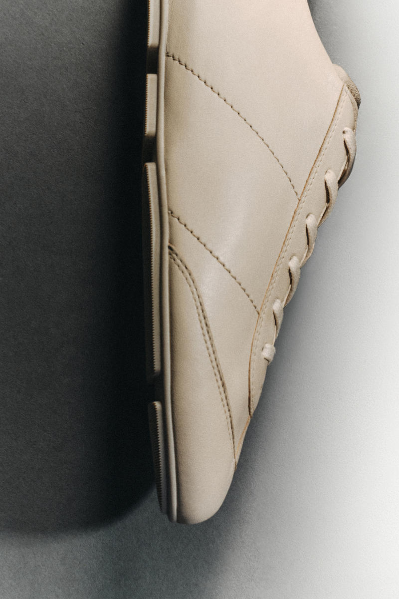 COS ミニマルレザースニーカー