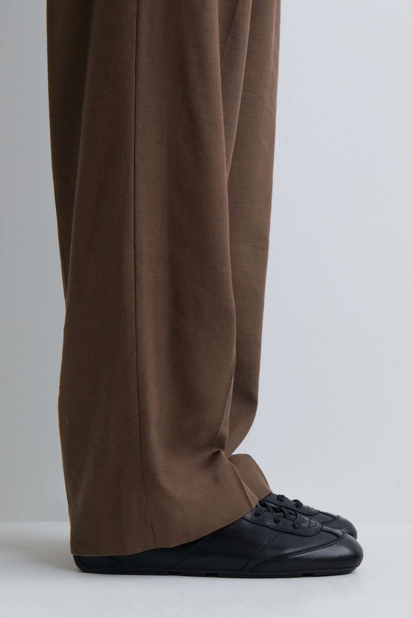 MINIMAL LEATHER TRAINERS ミニマルレザースニーカー ブラック｜COS