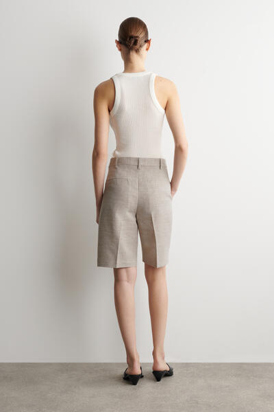 COS テーラードリネンショートパンツ