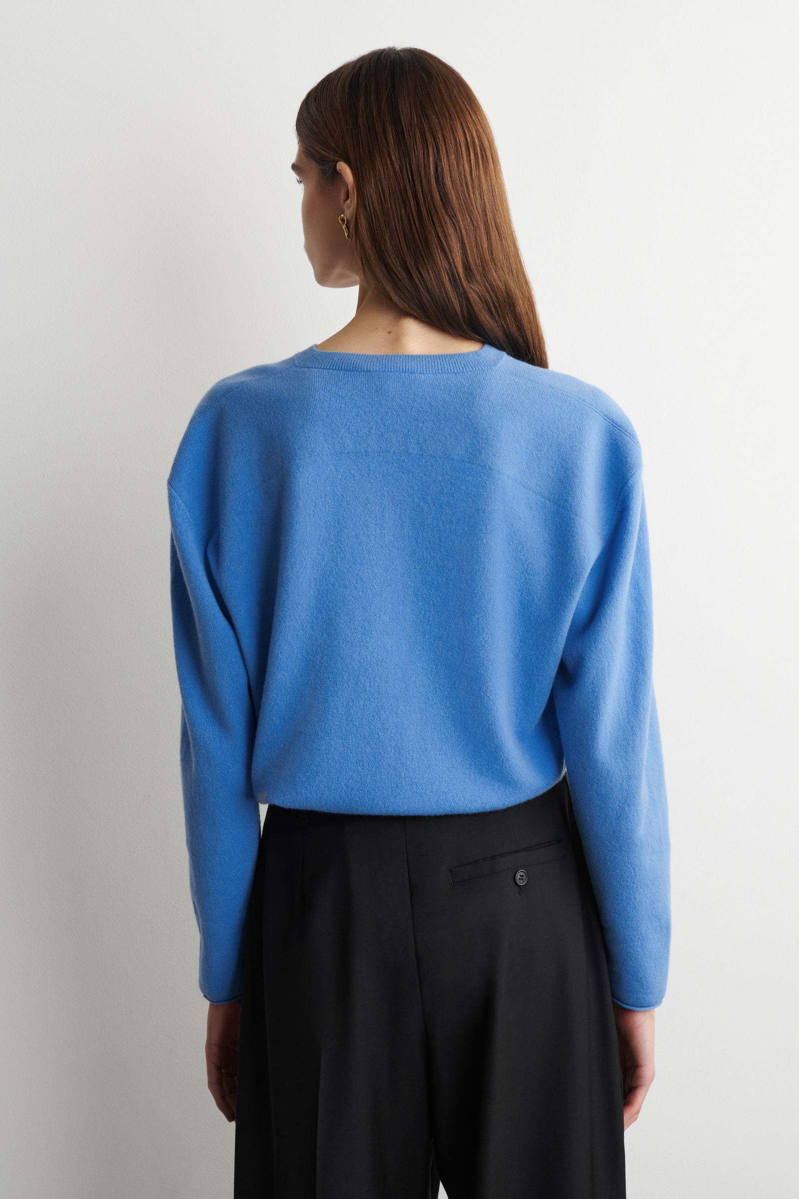 MERINO WOOL V-NECK JUMPER メリノウール素材Vネックセーター ブルー