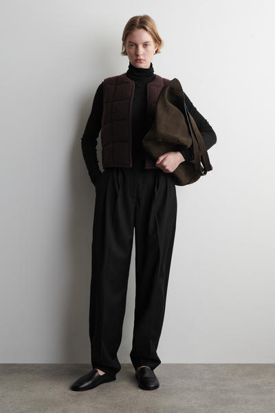 COS パデッドメリノウールニットベスト