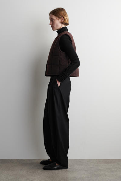 COS パデッドメリノウールニットベスト