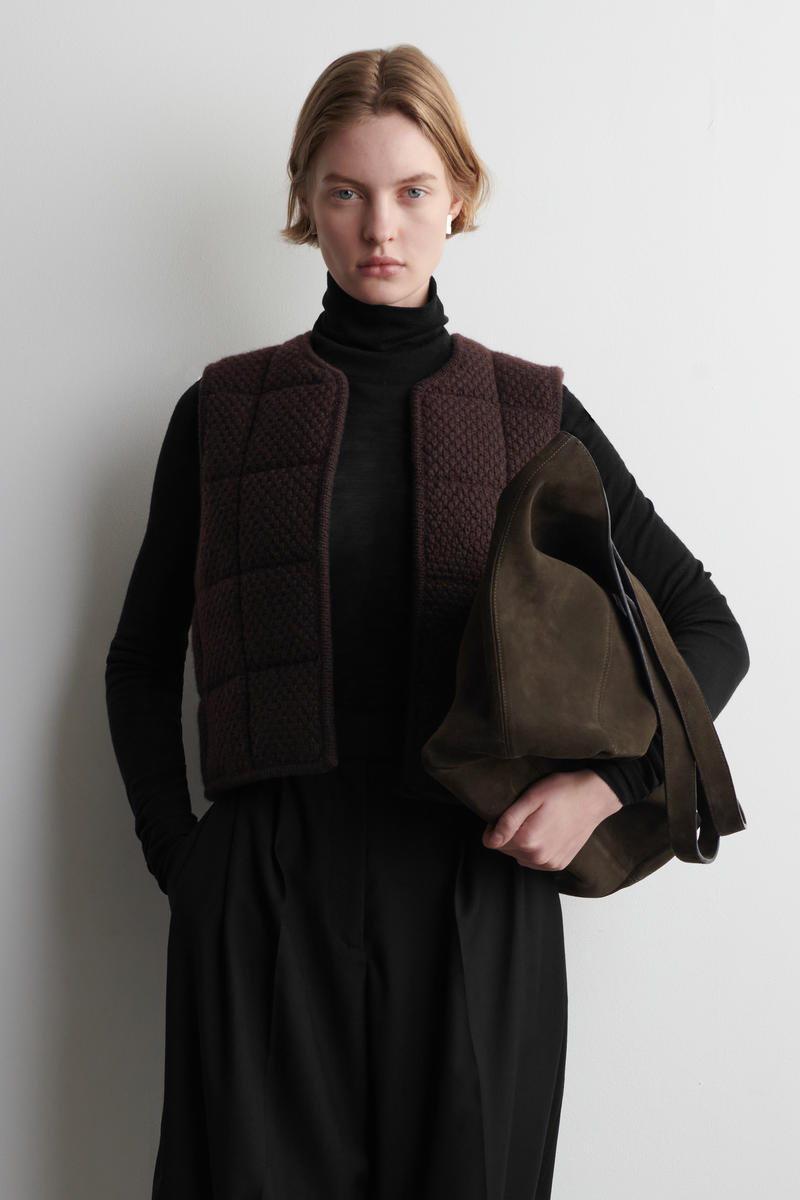 COS パデッドメリノウールニットベスト