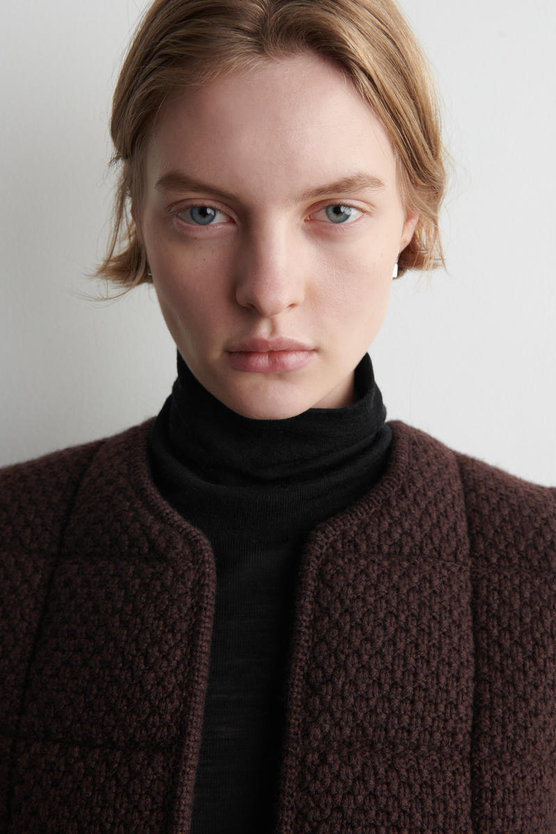 COS パデッドメリノウールニットベスト